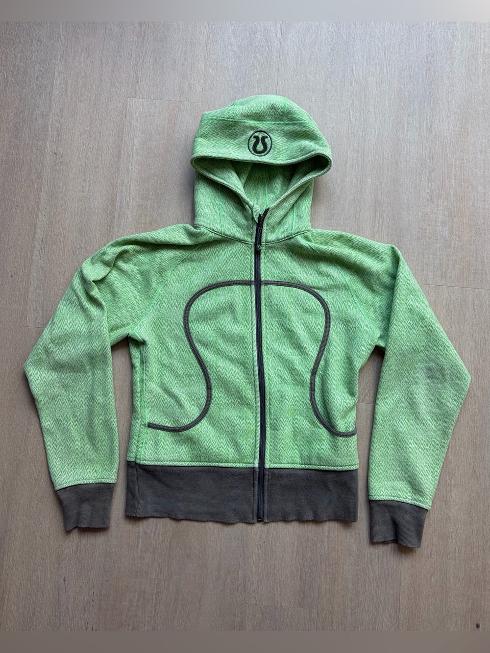 Lulu kneel Scuba Sweater